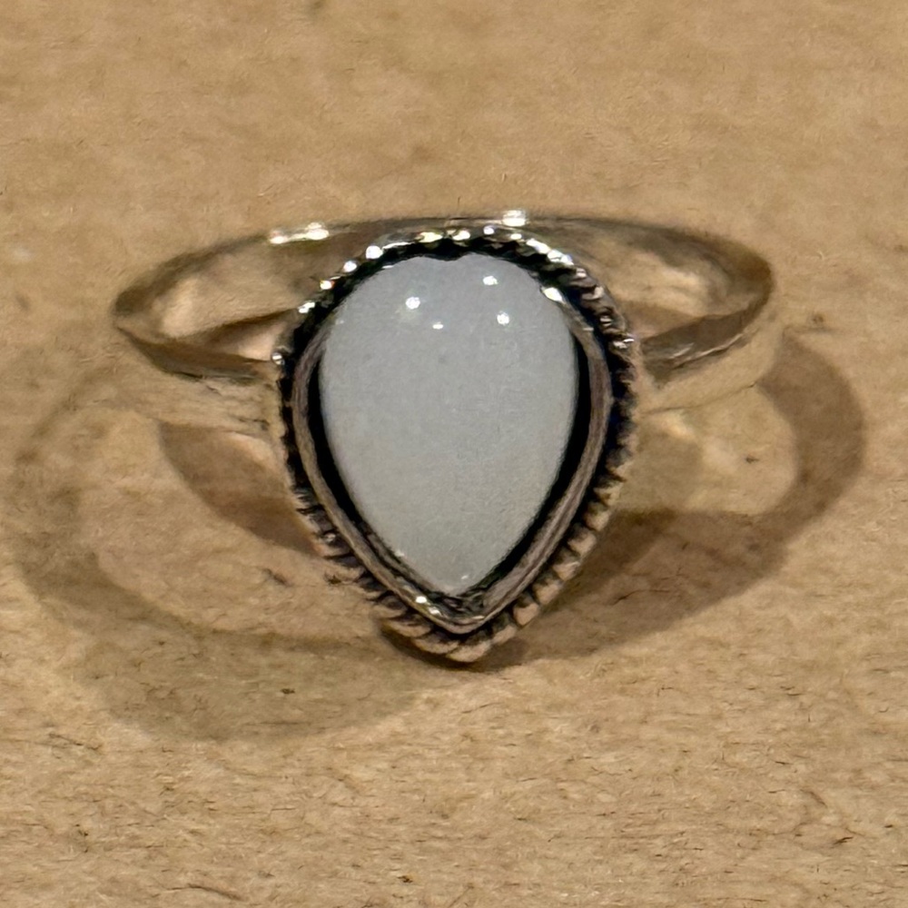 NEW Elegant Silver and White Teardrop Ring Size 6
